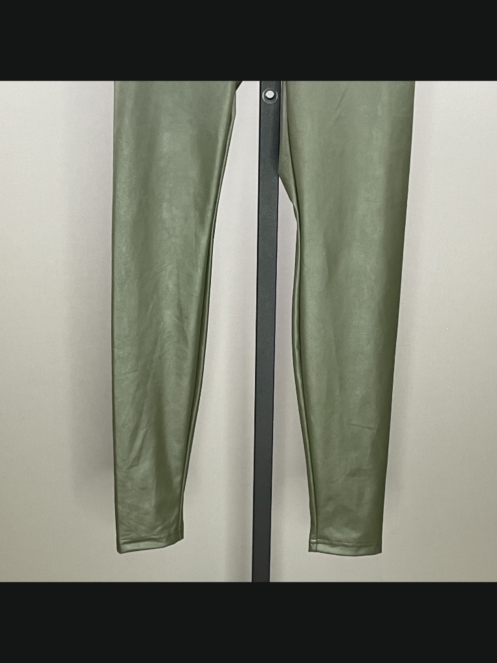 NEW Aerie Pants Womens Medium green faux leather leggings skinny athleisure - Picture 3 of 12